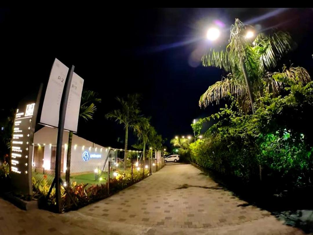 The Democracy Hotel & Resorts Nashik Exterior photo