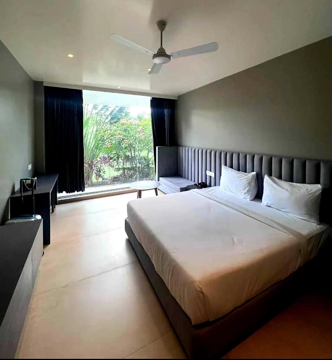 The Democracy Hotel & Resorts Nashik Exterior photo